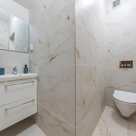 47 Z Parkingiem Ii アパート ソポト